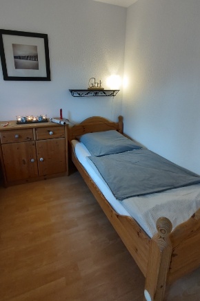 Bett links Bett links