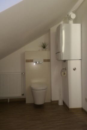 Kleines neues WC im Dachgeschoss des Ferienhaus